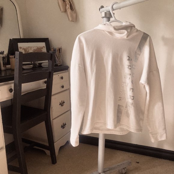 White Under Armour Winter Sweater - Picture 3 of 6